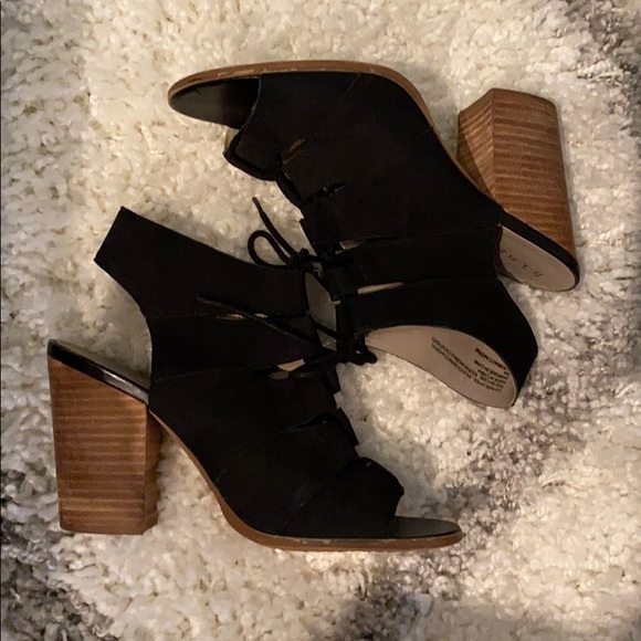 hinge Shoes - Hinge Lace Up Sandals